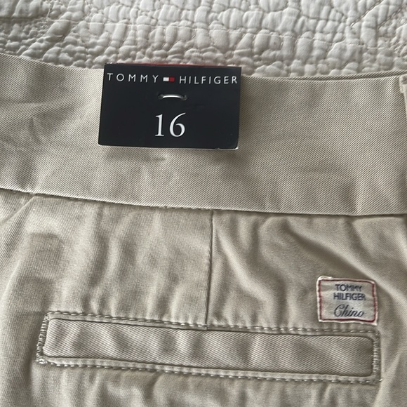Tommy Hilfiger Chino Shorts - Picture 5 of 5